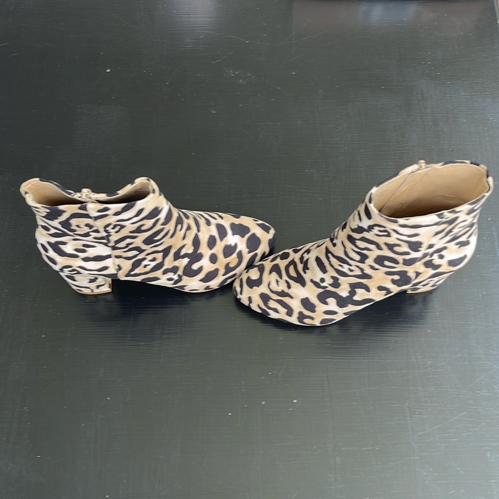 Band of Gypsies leopard 🐆 print short boots.